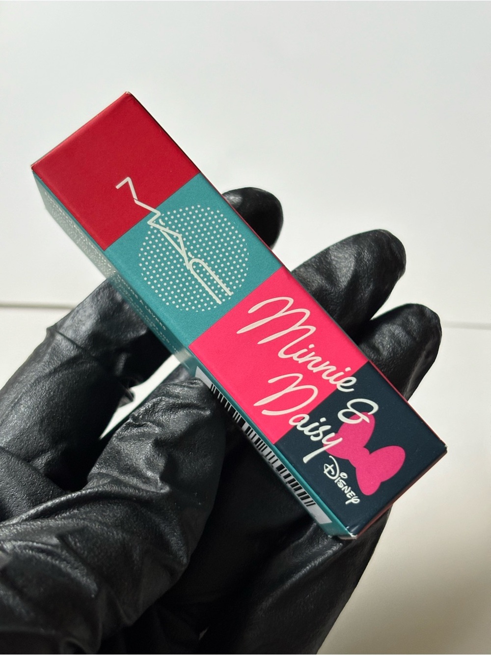 ❗️Sale✨MAC x Minnie Daisy Fuschia Pink Minnie Limited Edition Lipstick✨ - Picture 9 of 12